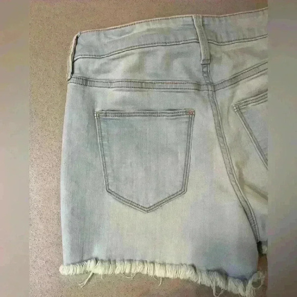 Universal thread Jean shorts - Picture 7 of 8